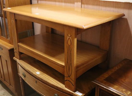 An oak table and a matching bookcase 100cm, bookcase W.119cm